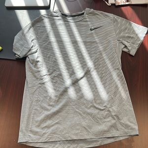 Nike men’s medium dri fit shirt